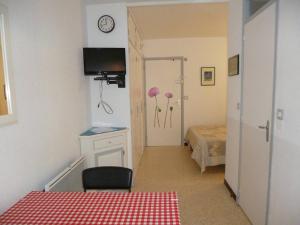 Fotografia z galérie ubytovania T1 à Balaruc-les-Bains, proche thermes, balcon vitré, bien équipé, 2 pers, non-fumeurs, sans animaux - FR-1-571-57 v destinácii Balaruc-les-Bains + 2 fotografie