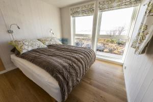 Tempat tidur dalam kamar di Vestfjord Panorama Villa