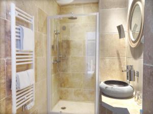 Ванная комната в Le Pavillon Hotel