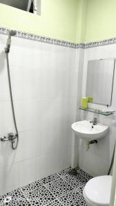 Koupelna v ubytování Nhà Nghỉ Lâm Tùng