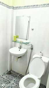 Koupelna v ubytování Nhà Nghỉ Lâm Tùng