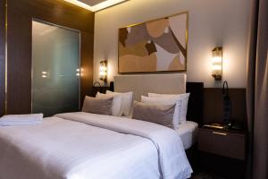 Postel nebo postele na pokoji v ubytování Kazakhstan Hotel
