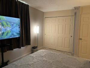 a bedroom with a bed and a tv on the wall at Waikiki Sunset in Honolulu +3 photos
