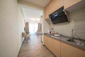 Shenzhen Kingkey Kingyu Hotelにあるキッチンまたは簡易キッチン