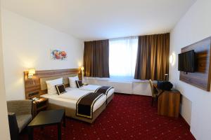 Postel nebo postele na pokoji v ubytování Hotel Luna + 37 fotografií