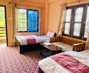 Postel nebo postele na pokoji v ubytování Hotel Brisha Sarangkot