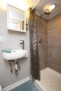 a bathroom with a sink and a shower at 15 min Ohare/Rivers Casino/Downtown & Parking1 in Chicago