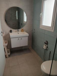 a bathroom with a sink and a mirror at Marsa BiBi in La Marsa