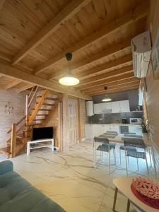 a kitchen and living room in a log cabin at Morski Zakątek in Rowy