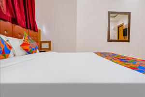 Postel nebo postele na pokoji v ubytování FabExpress Diamond - Nr BKC