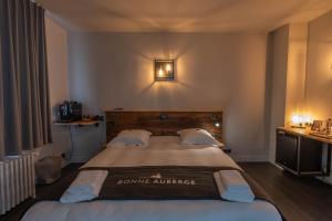 Postel nebo postele na pokoji v ubytování Hotel Bonne Auberge (Adults Only)