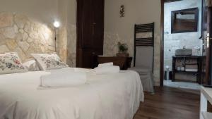 A bed or beds in a room at Angolo Dei Priori - city center- Még 9 kép