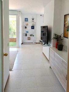 Η κουζίνα ή μικρή κουζίνα στο Apartamento recién reformado con piscina y AC