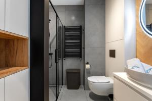 Kúpeľňa v ubytovaní Green Park Resort D5- z dostępem do basenu, sauny, jacuzzi, siłowni