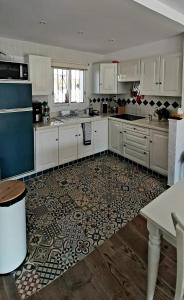 Kuchyňa alebo kuchynka v ubytovaní Casa Blue Port Banyuls Empuriabrava