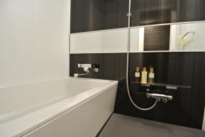 a bathroom with a tub and two bottles of wine at SA Inn Ina Nice Road - Vacation STAY 87470v in Ina +7 photos