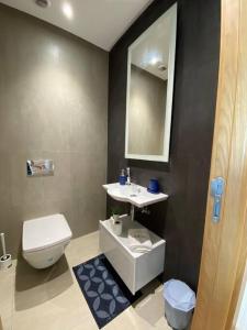Ένα μπάνιο στο The view - Marina 2 Beds - By AppartAli +27 φωτογραφίες