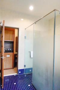 a shower in a bathroom with a glass door at 艸祭莊園 in Pi-tzu-t'ou