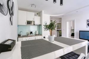 Kuchyňa alebo kuchynka v ubytovaní Cardo Apartments