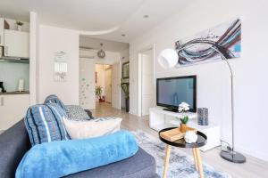 Televízia a/alebo spoločenská miestnosť v ubytovaní Cardo Apartments