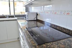 Kuchyň nebo kuchyňský kout v ubytování Beach Papa Luna Apartment