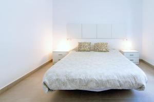 Postel nebo postele na pokoji v ubytování Beach Papa Luna Apartment + 18 fotografií