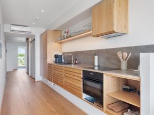 Η κουζίνα ή μικρή κουζίνα στο Luksus ferielejlighed med 3 soverum ved stranden i Kerteminde +15 φωτογραφίες