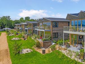 an aerial view of a house with a garden at Luksus ferielejlighed med 3 soverum ved stranden i Kerteminde in Kerteminde