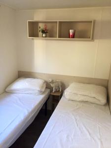 Posteľ alebo postele v izbe v ubytovaní Bungalow convivial à Saint-Brevin-les-Pins avec piscine - 32 m²