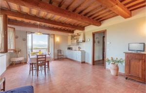 A kitchen or kitchenette at Seranna 4