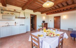 A kitchen or kitchenette at Seranna 4