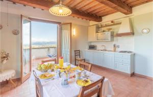 A kitchen or kitchenette at Seranna 4