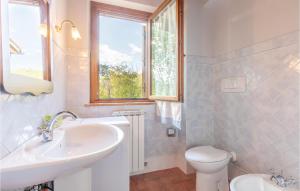 A bathroom at Seranna 4