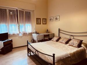 a bedroom with a bed and a television and two tables at Da Benedetta in Cantagrillo