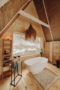 Fazenda Wood tesisinde bir banyo