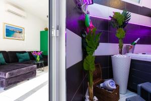 Posedenie v ubytovaní Apartment By the Way Hot Tub and Free Parking