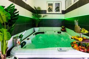 Fotografia z galérie ubytovania Apartment By the Way Hot Tub and Free Parking v Dubrovníku