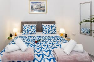 Posteľ alebo postele v izbe v ubytovaní Apartment By the Way Hot Tub and Free Parking