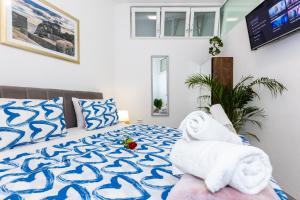 Posteľ alebo postele v izbe v ubytovaní Apartment By the Way Hot Tub and Free Parking