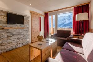 TV a/nebo společenská místnost v ubytování Blatter's Arosa Hotel & Bella Vista SPA