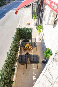 Posedenie v ubytovaní Apartment By the Way Hot Tub and Free Parking