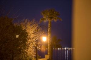 Fotografia z galérie ubytovania Le Baldaquin - Soleil-Thau - Joli & Cosy, à 50m de la plage avec Terrasse ! v destinácii Mèze + 9 fotografií