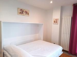 Łóżko lub łóżka w pokoju w obiekcie Sabaris, Baiona, estudio diseño, parking privado, piscina