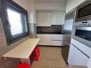 Kuchnia lub aneks kuchenny w obiekcie Sabaris, Baiona, estudio diseño, parking privado, piscina