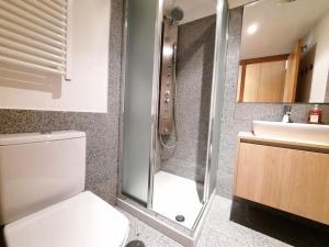 Łazienka w obiekcie Sabaris, Baiona, estudio diseño, parking privado, piscina
