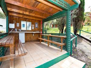 Η κουζίνα ή μικρή κουζίνα στο Acclaim Pine Grove Holiday Park