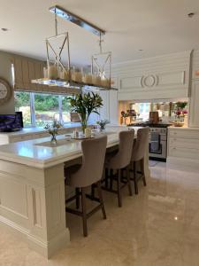 a large kitchen with a large table and chairs at LakeviewLodge in Wicklow