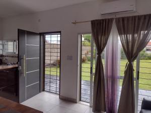 a kitchen with sliding glass doors to a yard at Lomas del Mirador in San Fernando del Valle de Catamarca