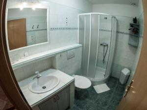 Baðherbergi á Hotel Holzbecher Ratibořice