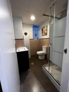 Ένα μπάνιο στο Great apartment close to plaza de Torres +12 φωτογραφίες